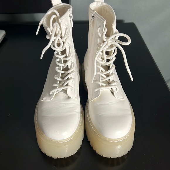 FOREVER 21 • WHITE • FAUX LEATHER PLATFORM COMBAT BOOTS • SIZE 7 - Picture 1 of 9